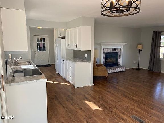 4th image of 37137 30th St