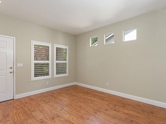 3rd image of 1665 Gateway Dr