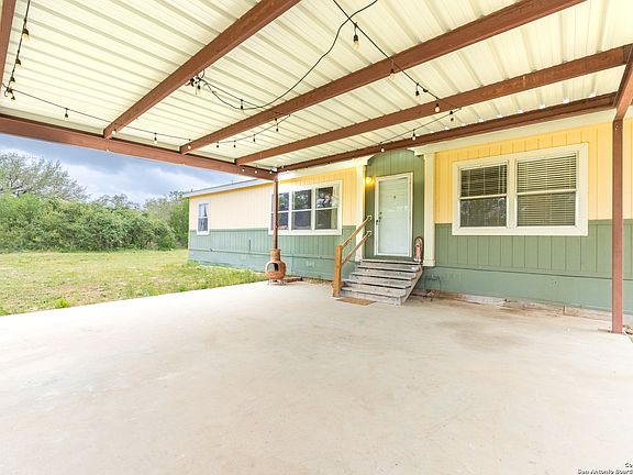 3rd image of 557 MAJESTIC OAKS DR