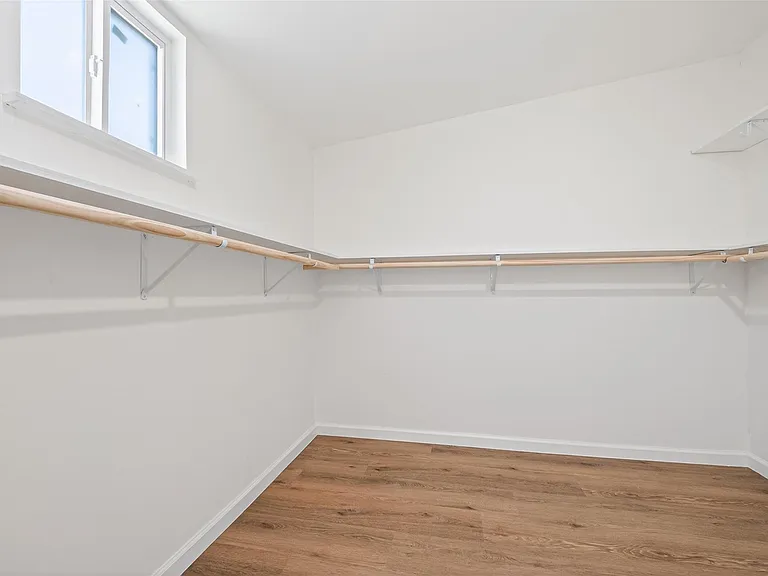 7950 Longridge Dr — Photo 37