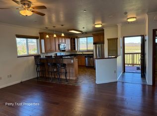8171 Davis Ln, Penngrove, CA 94951