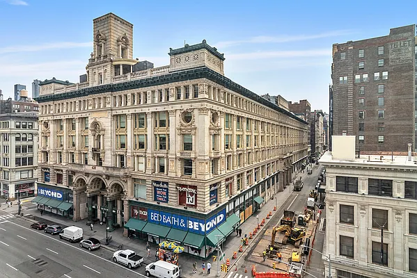 Sold by Compass | media 9