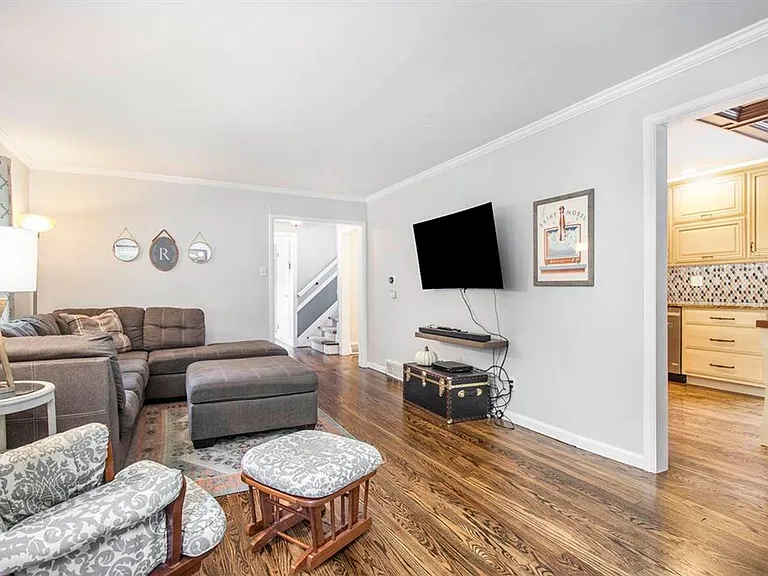322 S Twyckenham Dr — Photo 6