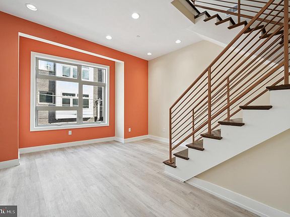 4th image of 2024-26 E Fletcher St #2