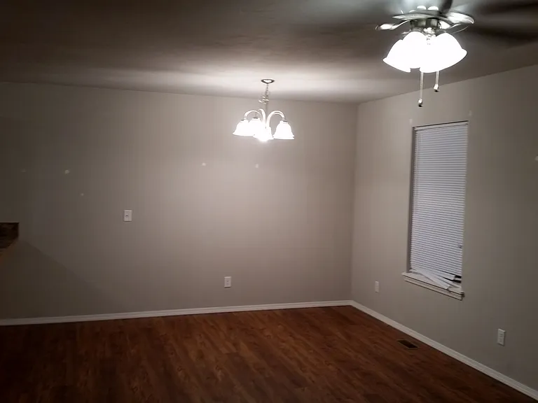 1052 W Yellow Cir — Photo 9
