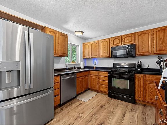 4th image of 3375 Taylor Ave
