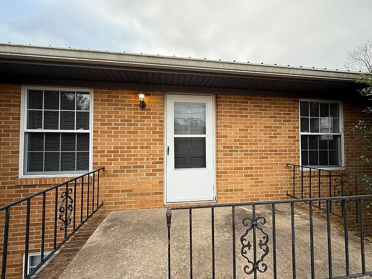 104 Skyview Dr — Photo 16