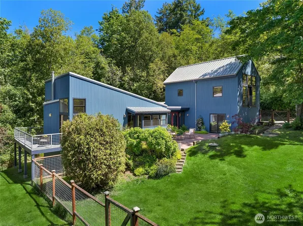 5204 Lynwood Center Road NE, Bainbridge Island, WA 98110