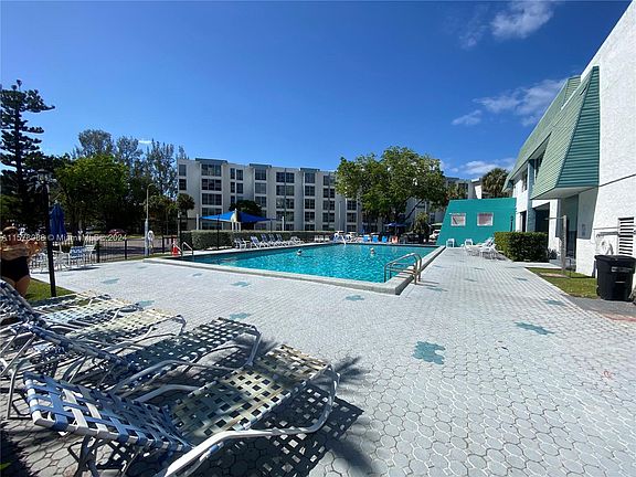 3rd image of 17560 Atlantic Blvd APT 108