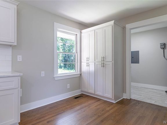 3rd image of 4505 Lakeshore Dr
