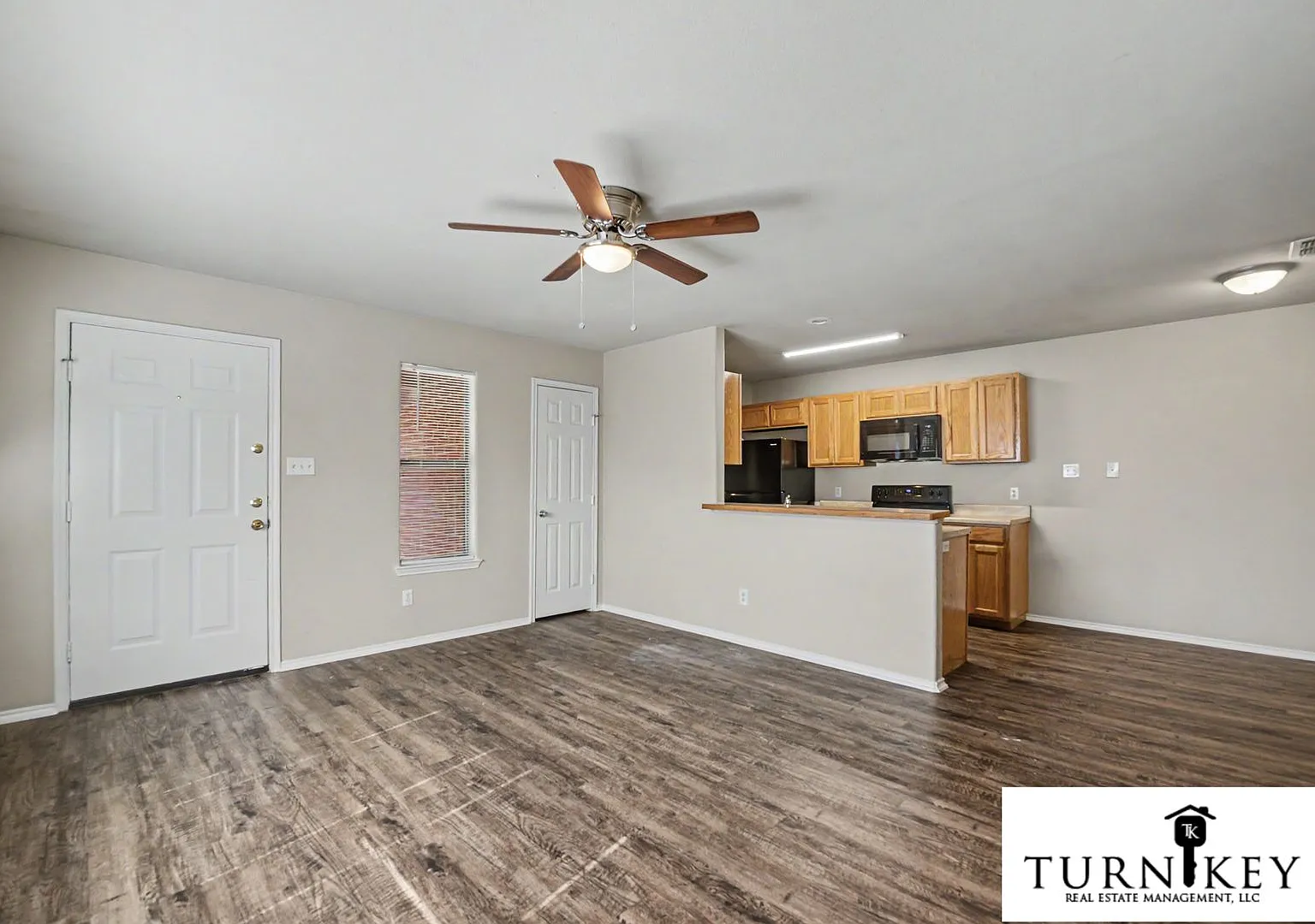 8028-8030 Tanner — Photo 2
