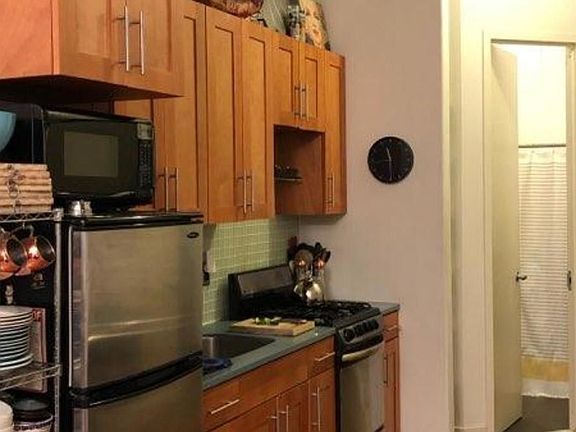 2nd image of 186 Jefferson St APT 2L