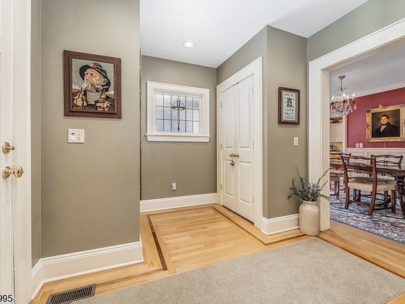 4th image of 3 New St