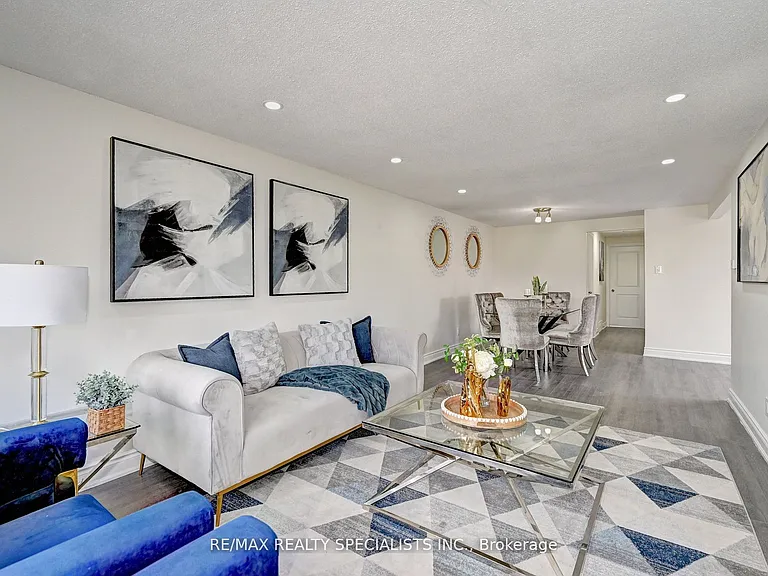 11 Dinison Cres — Photo 8