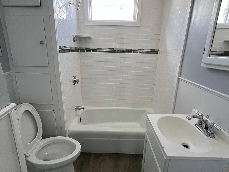 52 Harrison Ave #2