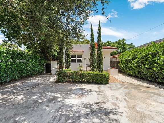 3rd image of 2209 SW 57th Ct