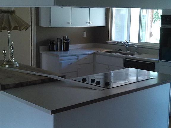 4th image of 9185 Pershing Ave