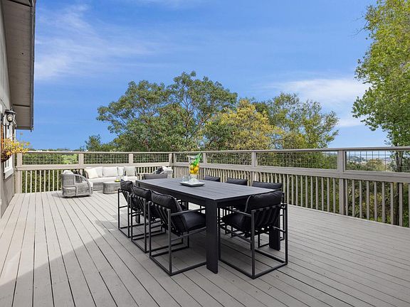 4th image of 239 Montura Way