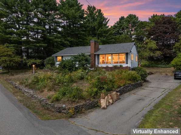 15 Mayflower Road, Hallowell, ME 04347