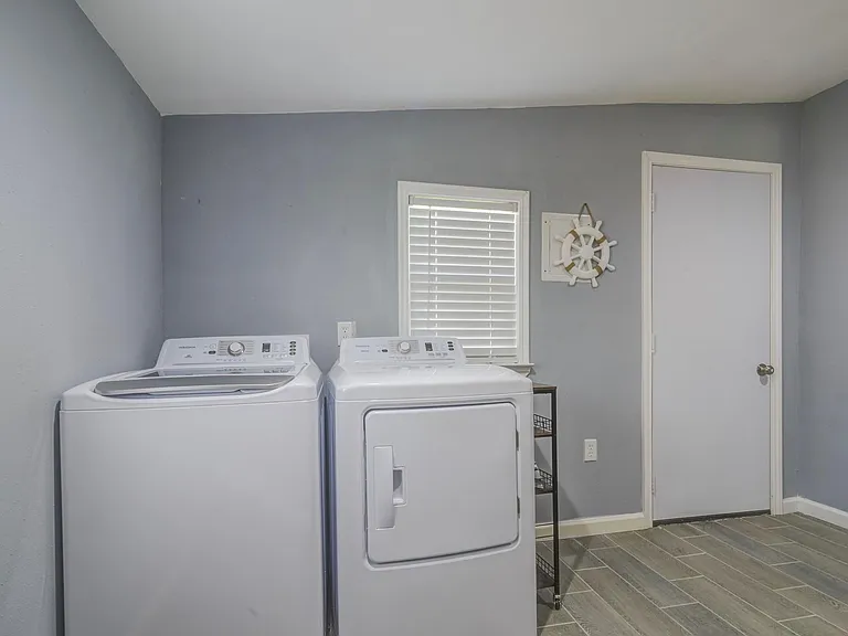 541 Circle Dr — Photo 15