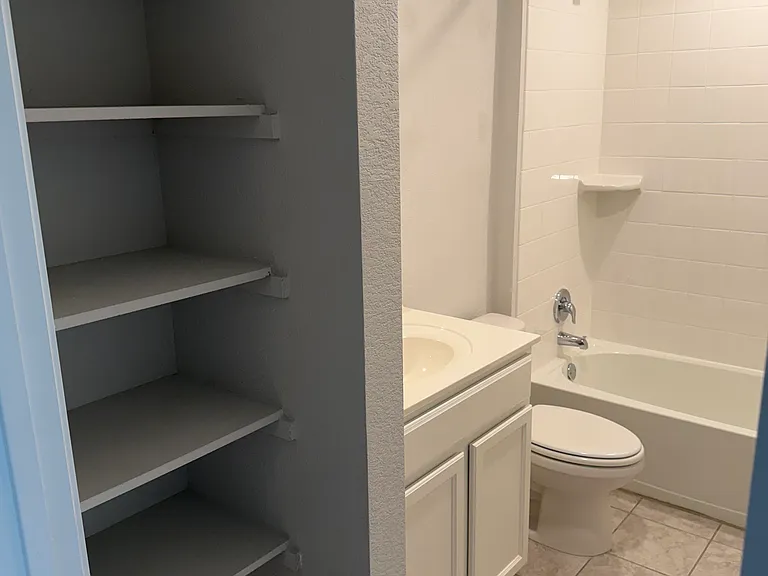 712 Taggart Trl — Photo 17