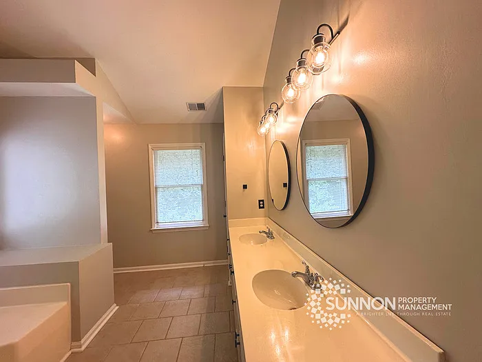 9300 Harris Glen Dr — Photo 22