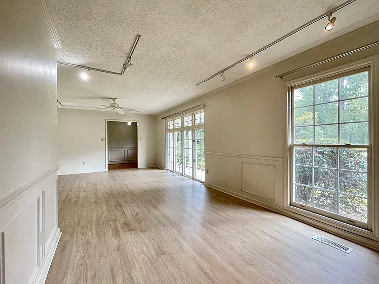 219 Green Lake Dr — Photo 15