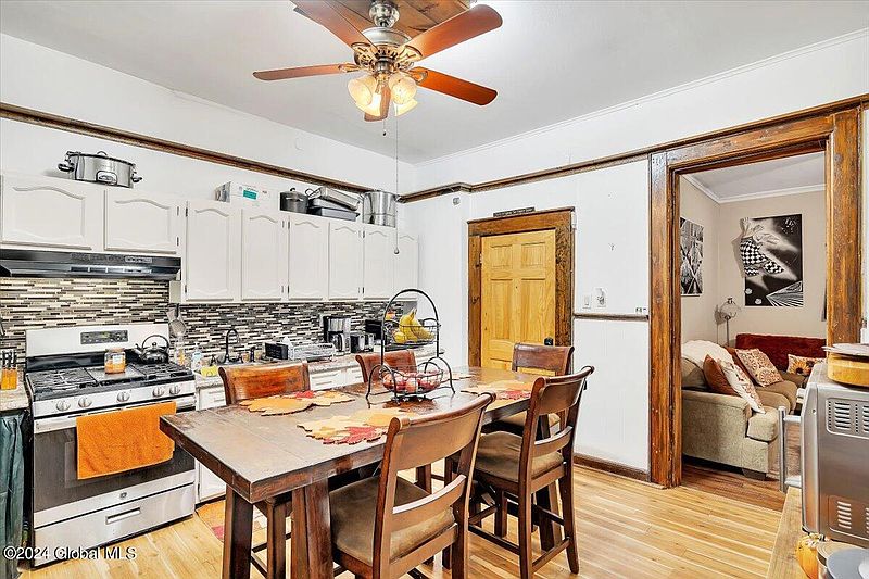 5th image of 109 2nd Avenue