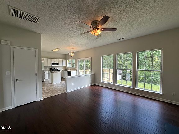 3rd image of 504 Quartz Dr