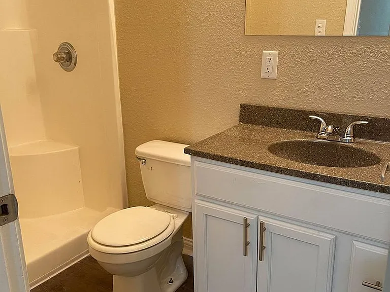 Fox Brook Apartments — Photo 41