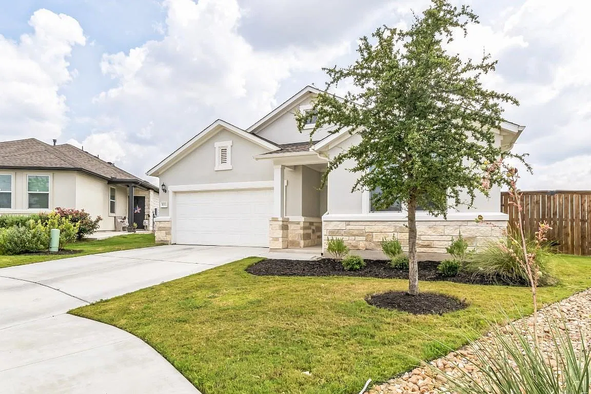 3 bed, 2.0 bath, 1699 sqft, $2,100 — Photo 3