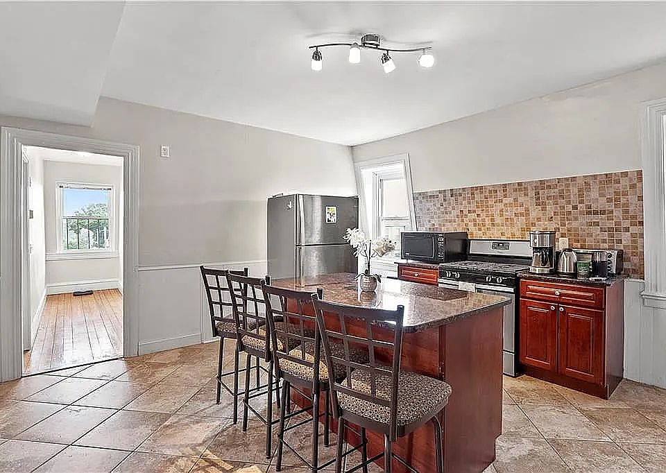 1st image of 20 Governor St #3