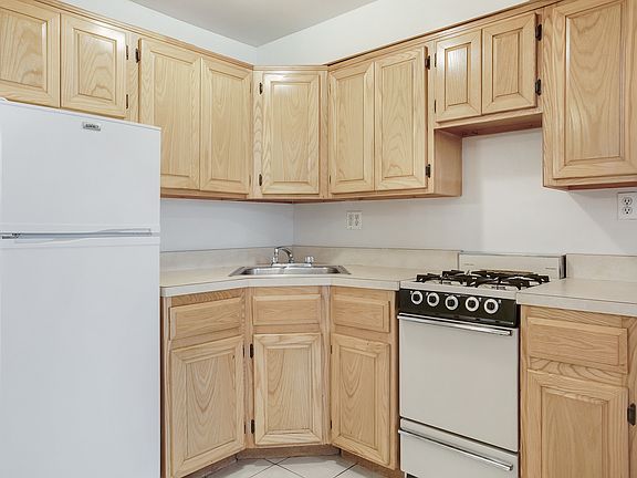 3rd image of 67 W 85th St APT 2B
