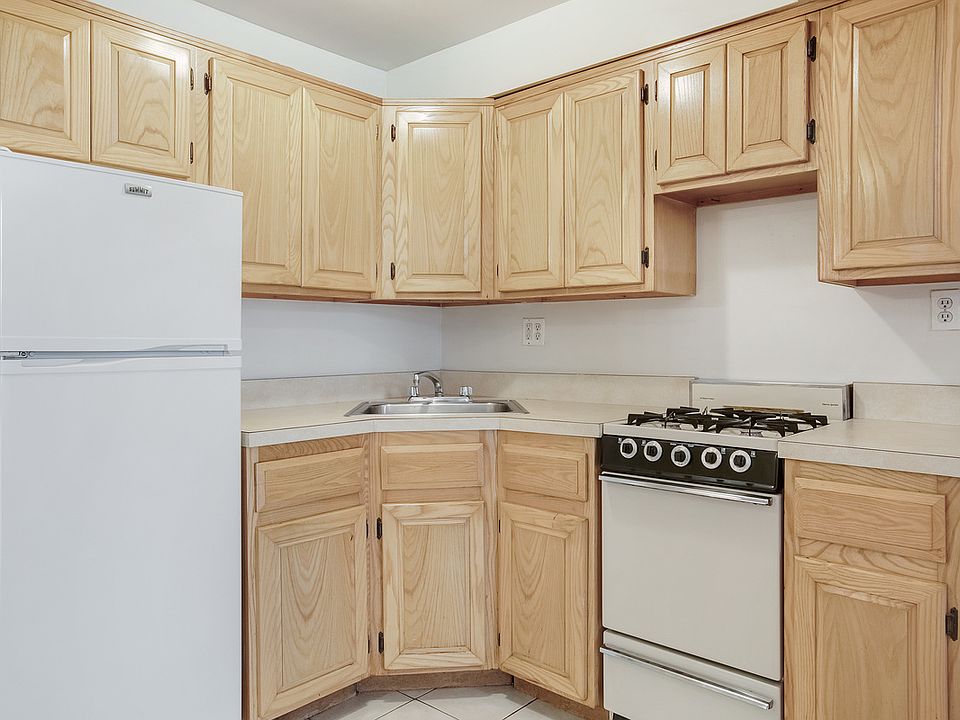 2nd image of 67 W 85th St #2BB