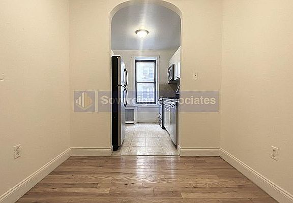 5th image of 30 Cooper St APT 1B
