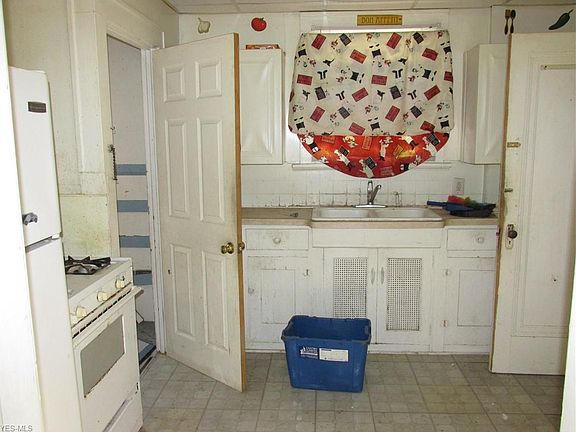 5th image of 1332 15th St NW