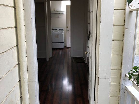 2nd image of 815 De La Vina St Ste C