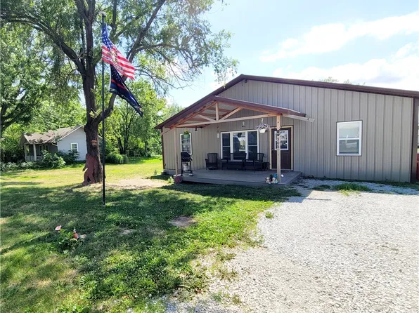 305 SW 1st St, Melcher, IA 50163