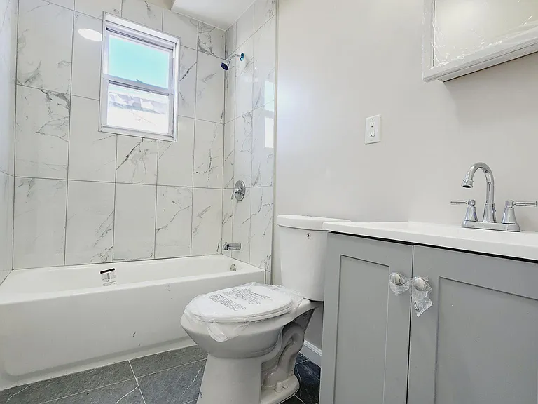 132 Wilkinson Ave #2R — Photo 4