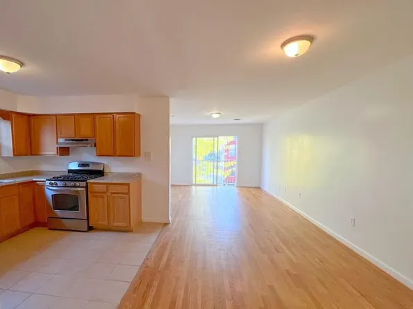 121 Van Horne St, Jersey City, NJ 07304