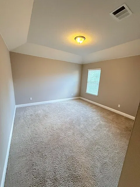 4 bed, 2813 sqft, $2,295 — Photo 2