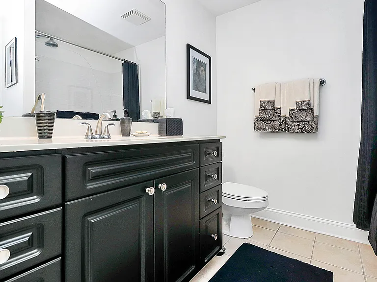 300 W 5th St #431 — Photo 9