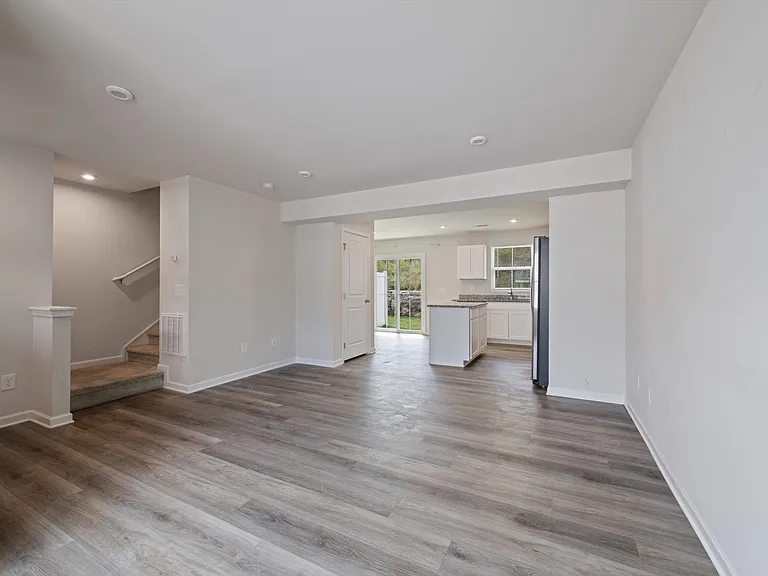 1607 Mountain Ash Ln — Photo 11