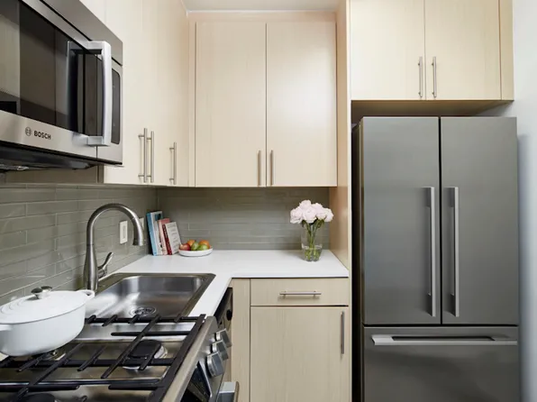 110 Horatio Street image 1 of 10