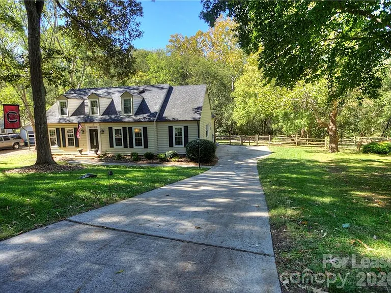 3806 Bridgewood Ln — Photo 2
