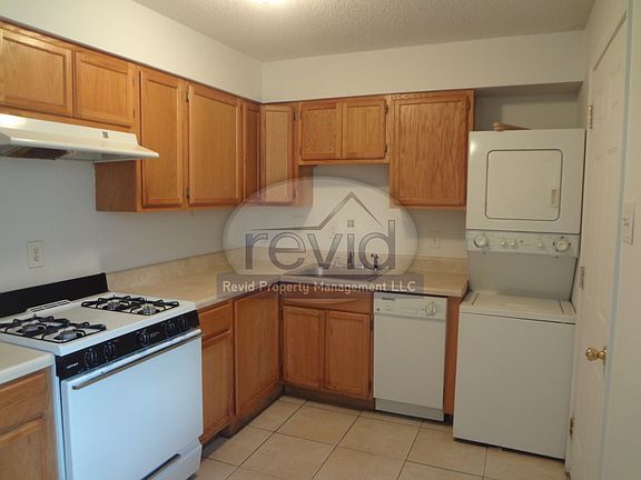 4th image of 1770 Poplar Ave APT 2