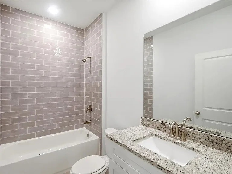 67 Glover St #101 — Photo 10
