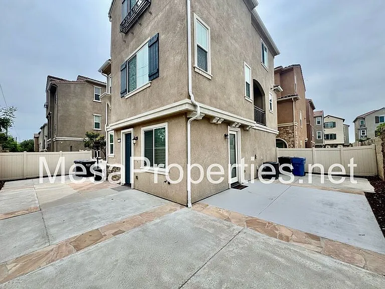 795 Hazel Way — Photo 3