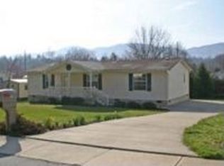141 4th St, Waynesville, NC 28786
