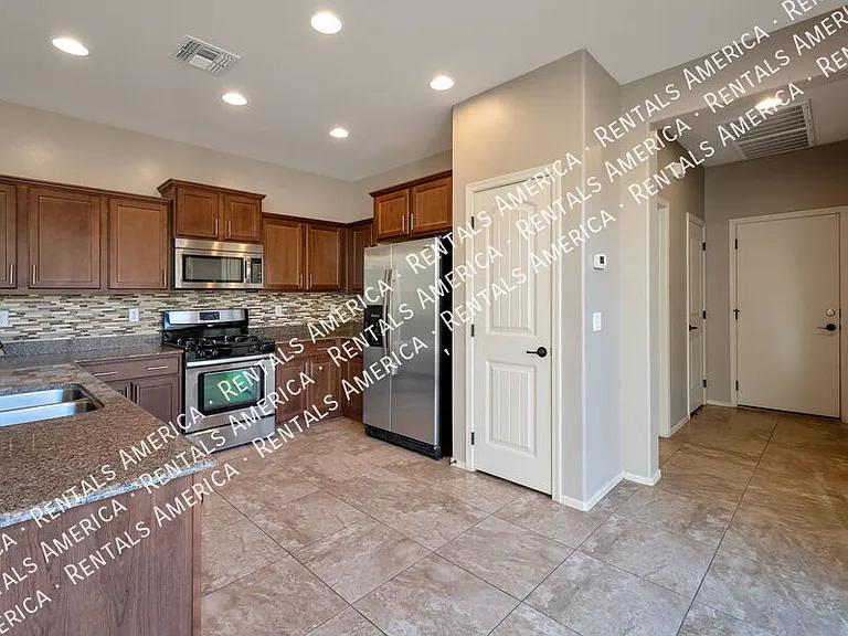 3863 S Verbena Ave — Photo 14